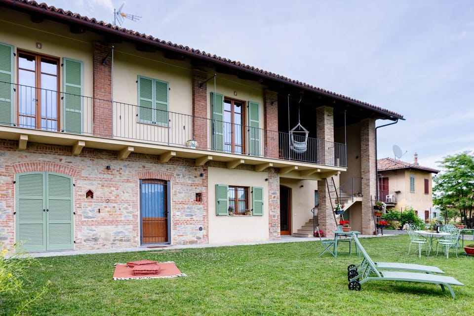 Be Langhe in Monforte - Camere di Cascina Bed and Breakfast in Liguria