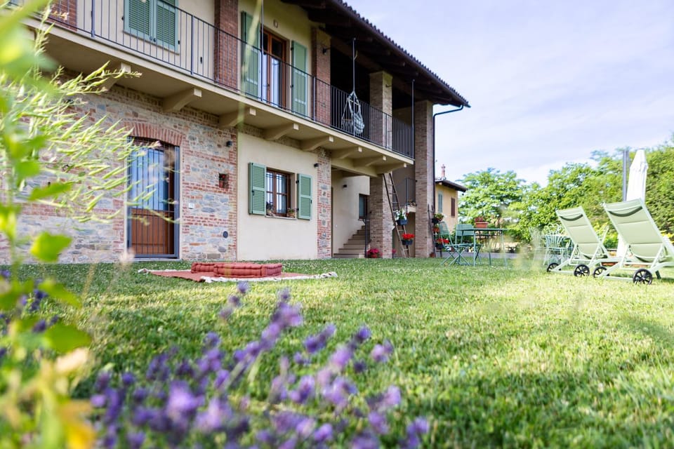 Be Langhe in Monforte - Camere di Cascina Bed and Breakfast in Liguria