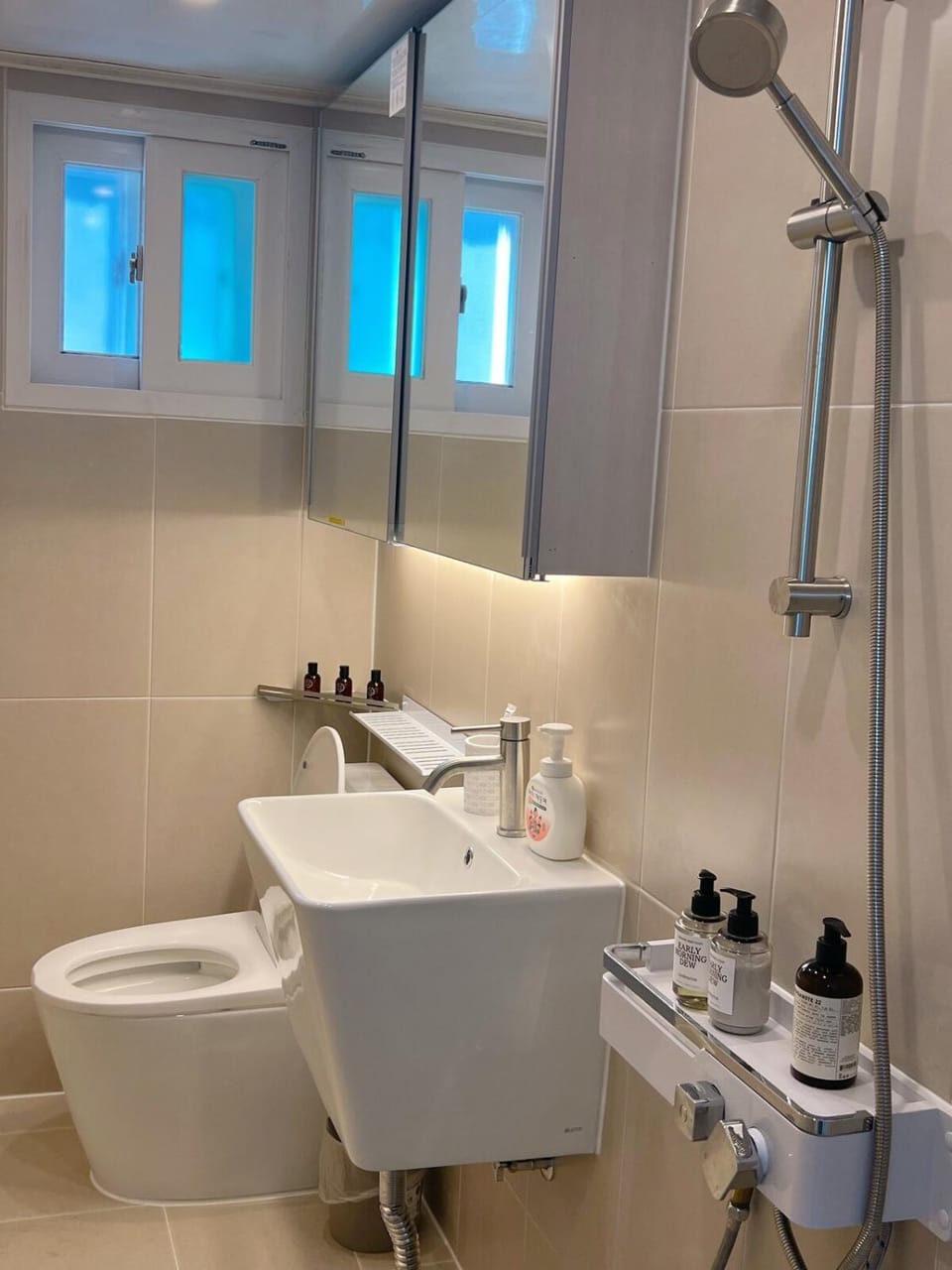 경기도 부천시 메종 드 연주, 김포공항10분, 방3개, 침대4개, 6인가족환영 Apartment in Seoul