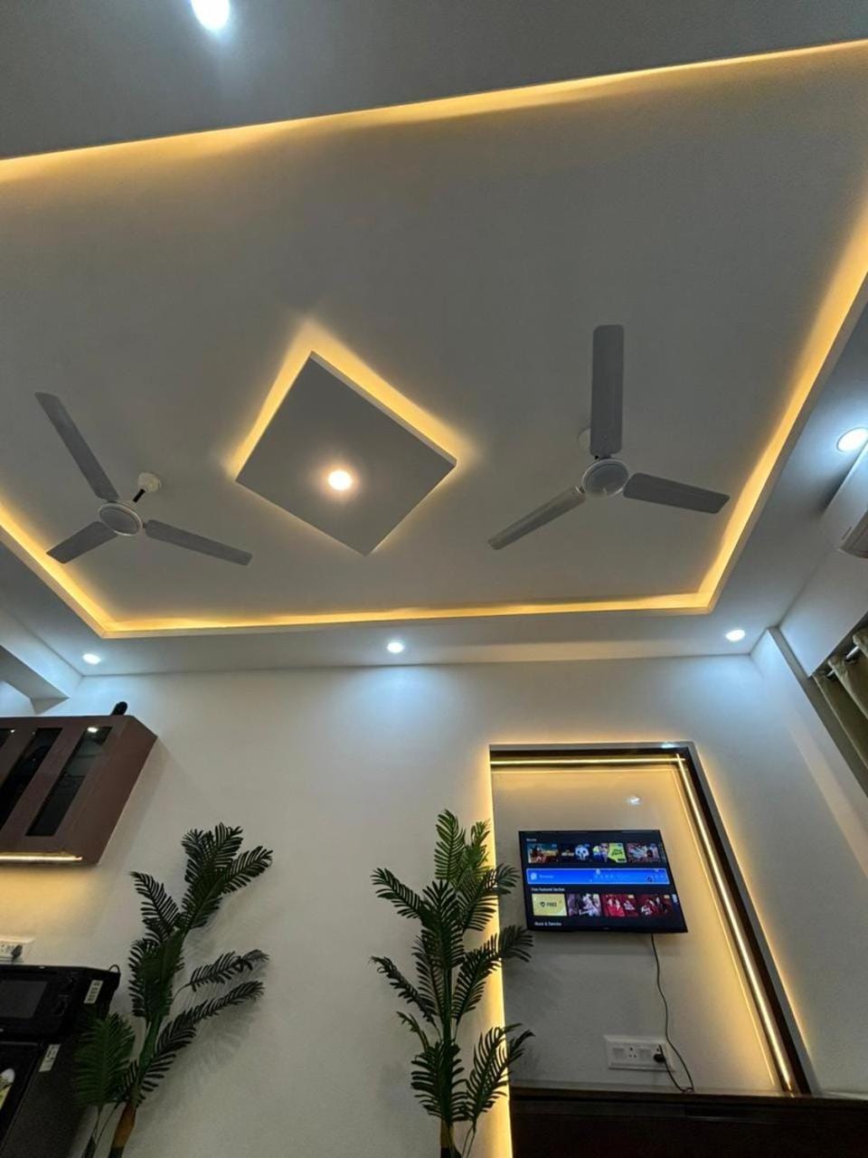 isuites Apartment in Noida