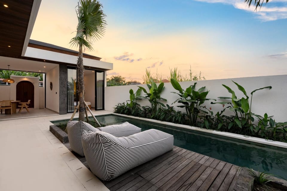 Day, Natural landscape, View (from property/room), Seating area, Pool view, Swimming pool