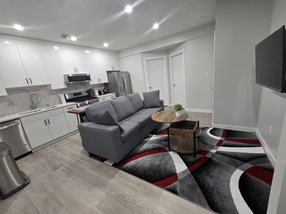 Elegant Private Suite in Edmonton North House in Edmonton