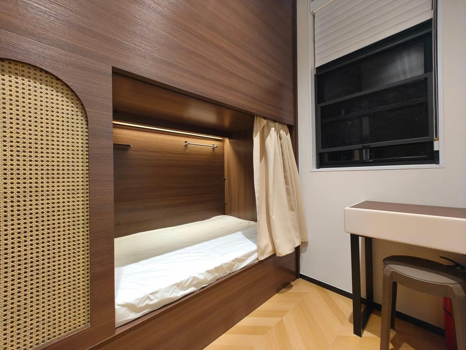 Moon International Youth Hostel-Changgang Metro Station Branch near the Second Affiliated Hospital of Guangzhou Medical University Hotel in Guangzhou