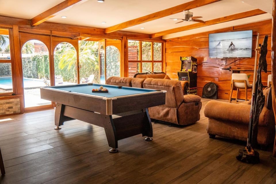 Billiard, Game Room