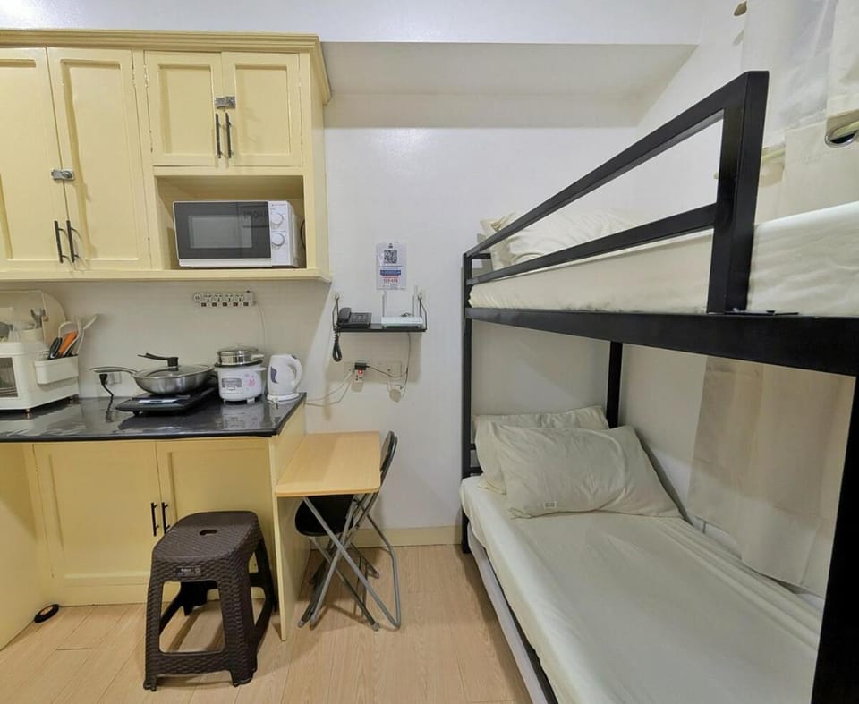 Studio Unit at the center of Alabang Apartment in Muntinlupa