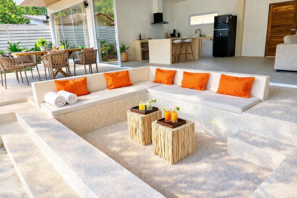 Patio, Balcony/Terrace, Living room, Seating area, Dining area