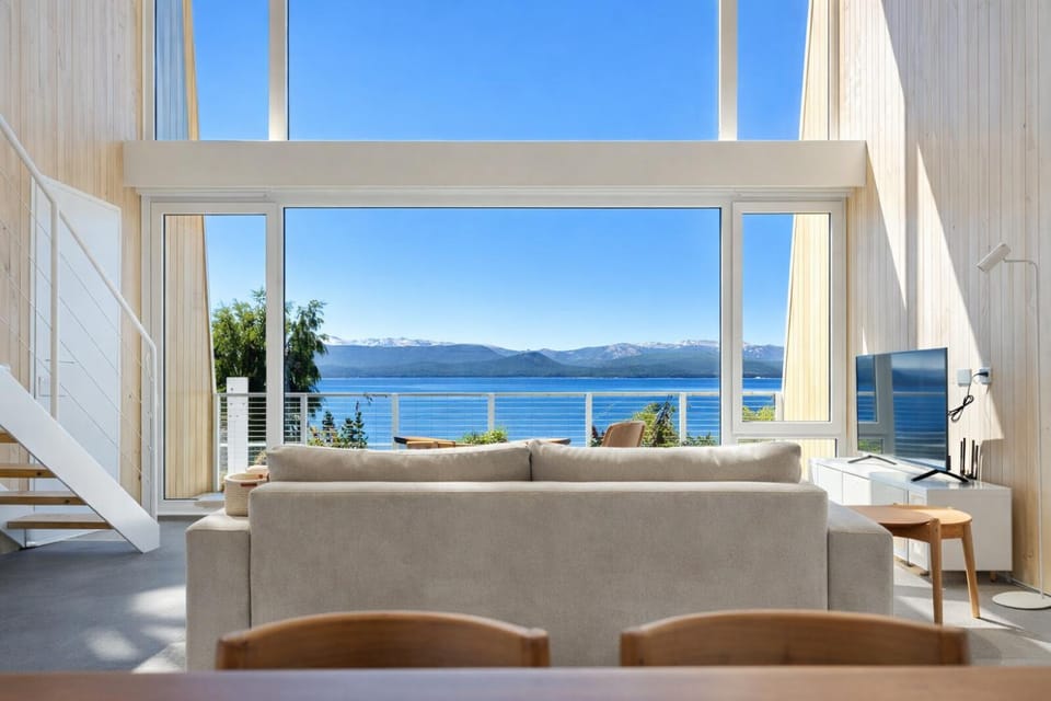 Balcony/Terrace, Living room, Seating area, Dining area, Lake view, Mountain view