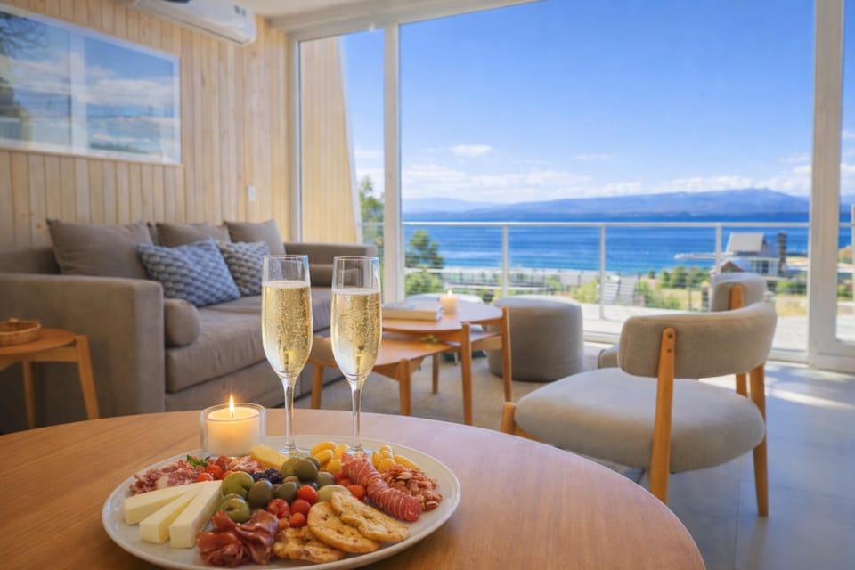 View (from property/room), Balcony/Terrace, Seating area, Lake view