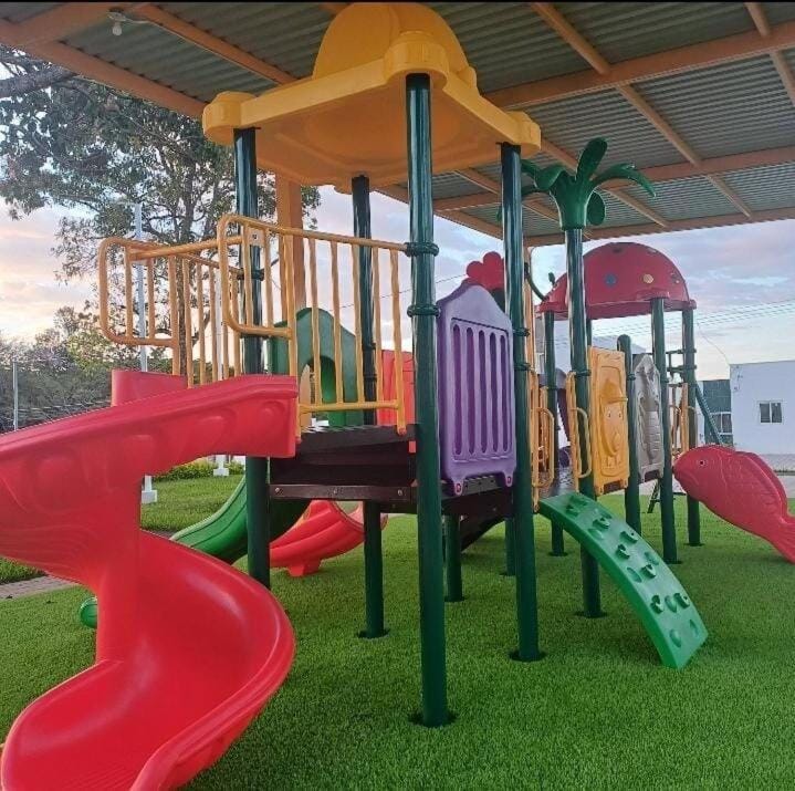 Day, Natural landscape, Children play ground, Evening entertainment