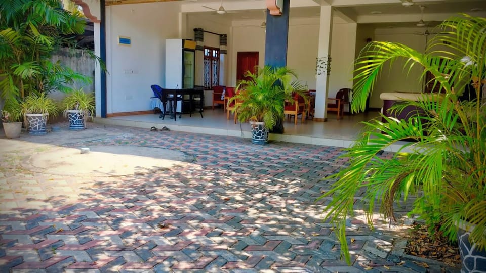 Trinco Salom Rooms & Restaurant Bed and Breakfast in Sri Lanka