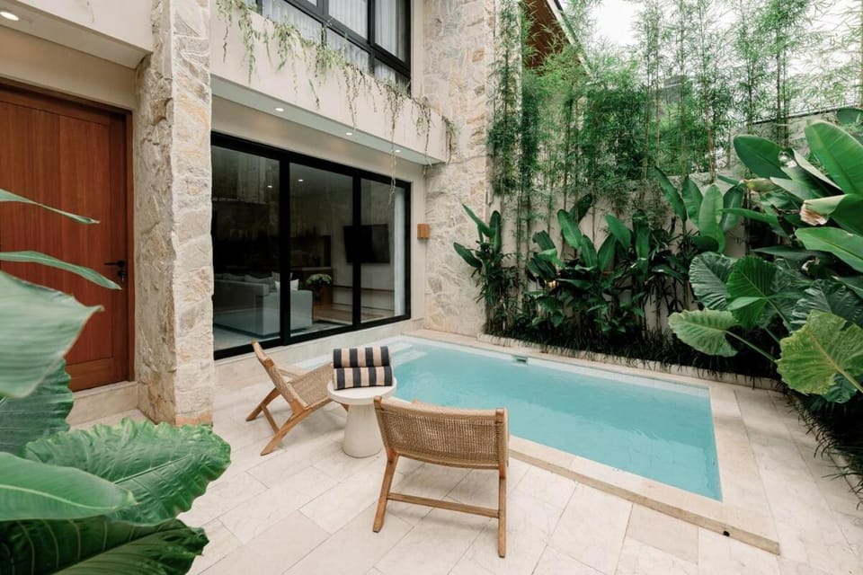 Property building, Balcony/Terrace, Swimming pool