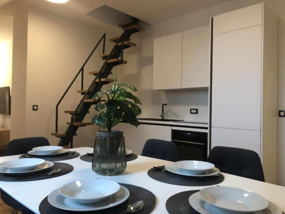 Dining area, kitchen