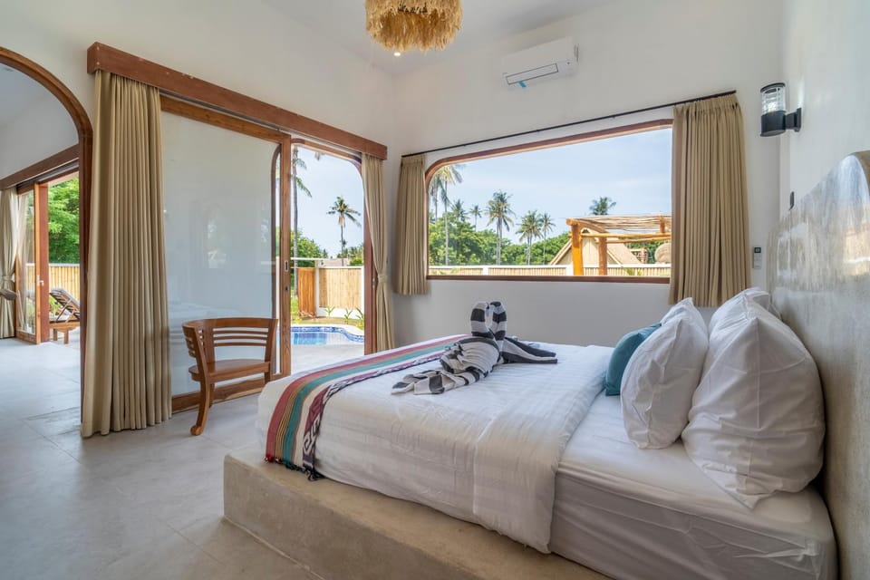 Bed, View (from property/room), View (from property/room), Bedroom, Swimming pool
