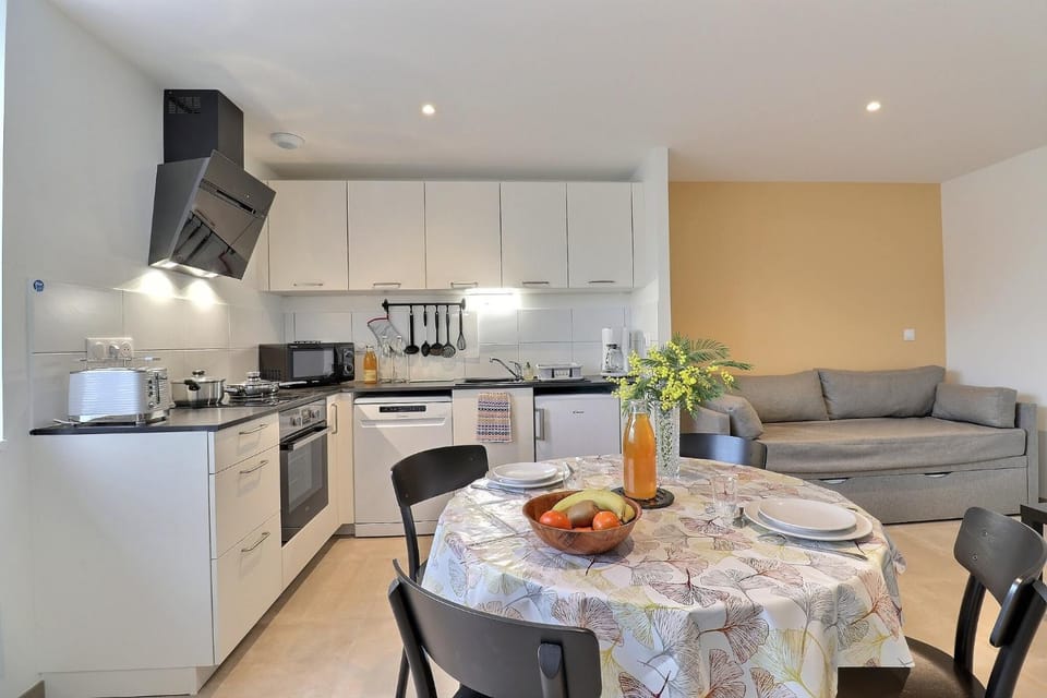 Living room, Dining area, stove, kitchen