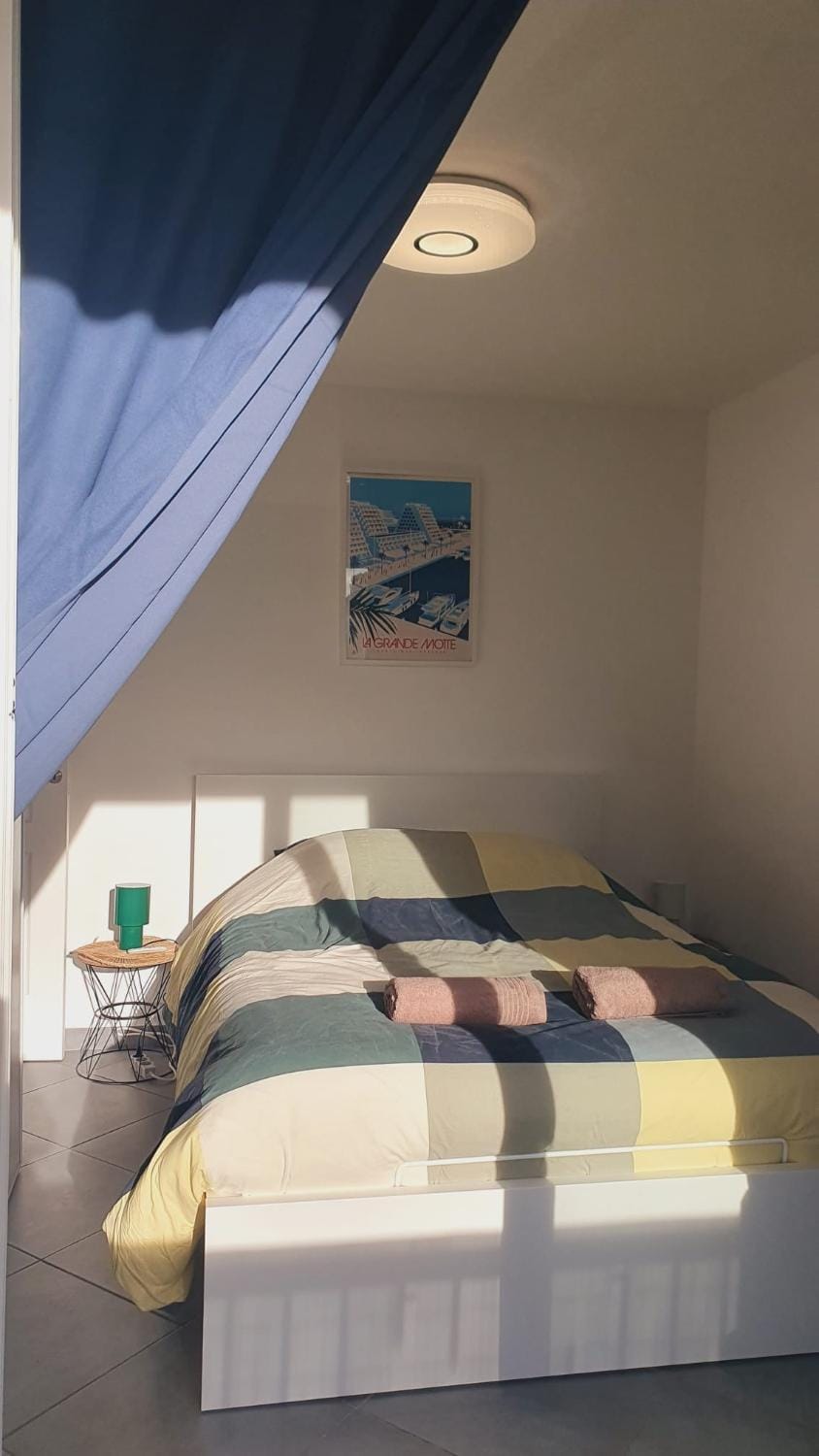 Bed, Photo of the whole room, Bedroom