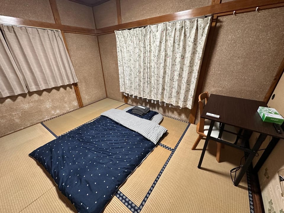 世界遺産平泉の一軒家ステ 国際シェアハウス Room2 Bed and Breakfast in Miyagi Prefecture