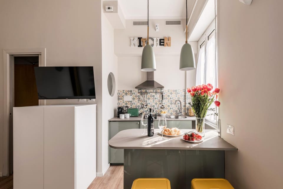 TV and multimedia, Coffee/tea facilities, Kitchen or kitchenette, Dining area, stove, toaster