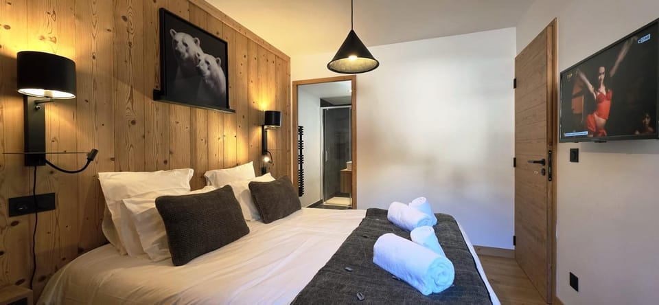 Bed, Photo of the whole room, Bedroom, wardrobe