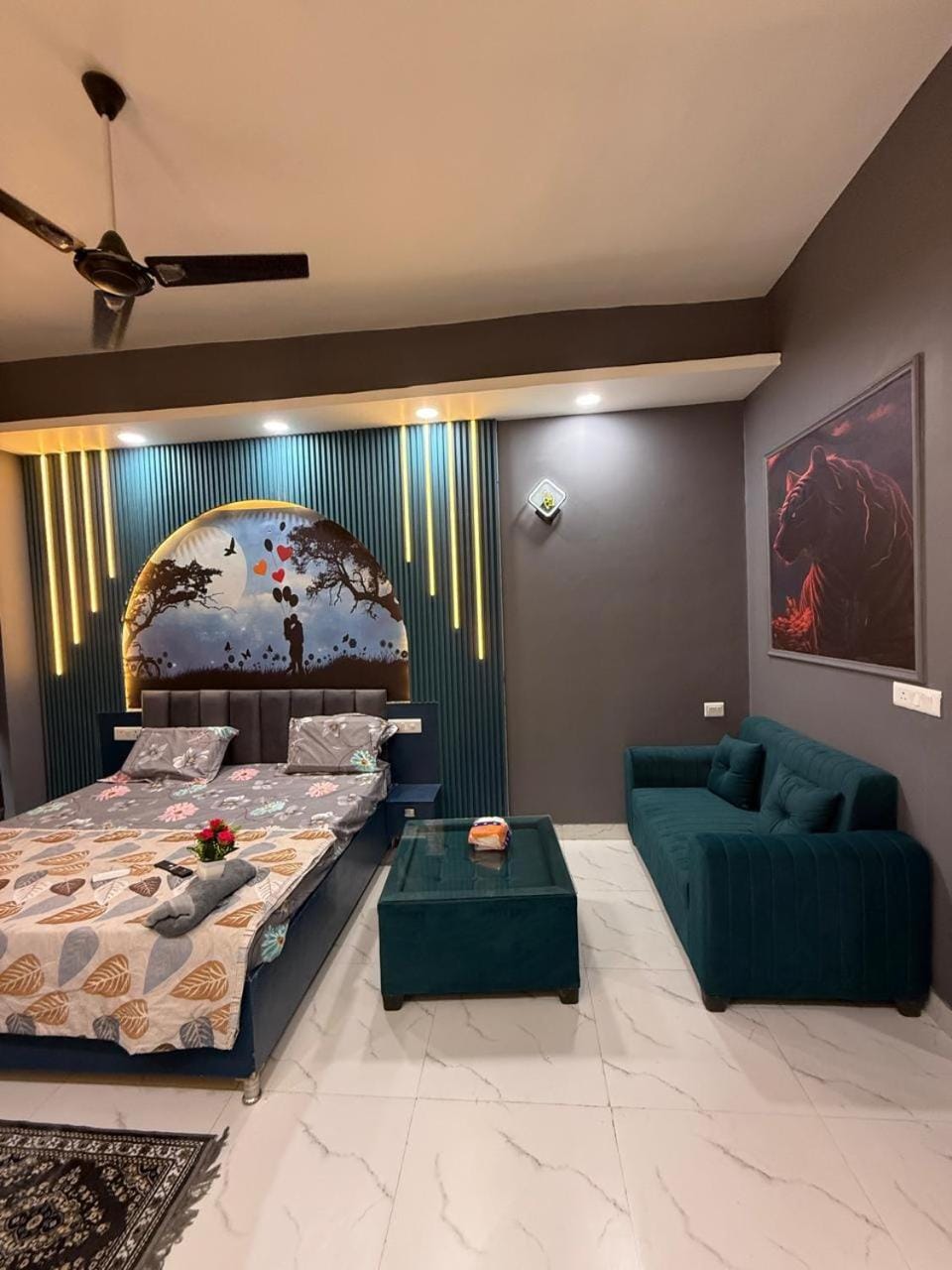 The blue moon stay Apartment in Noida