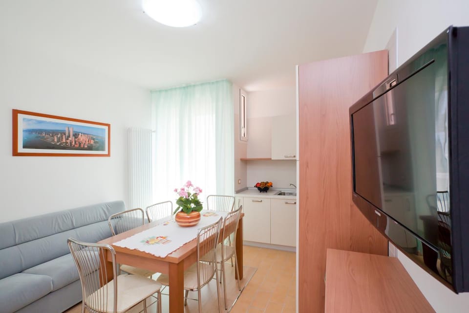 Kitchen or kitchenette, Living room, Dining area