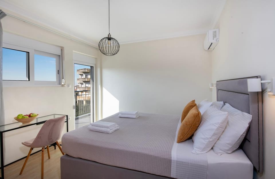 Bed, Photo of the whole room, Bedroom, towels, air conditioner