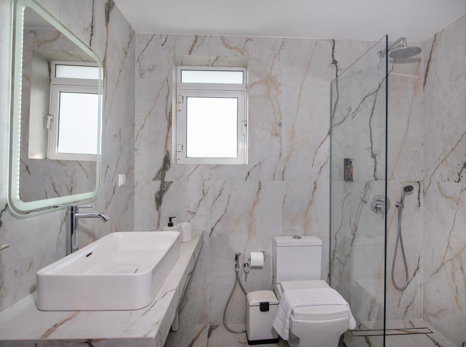 Shower, Toilet, Bathroom, towels