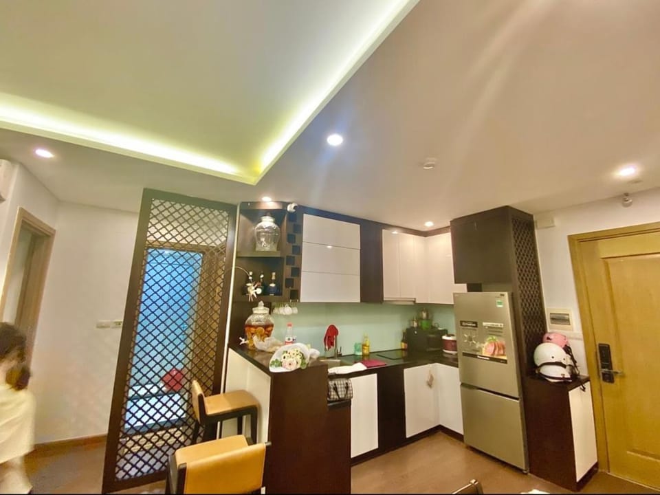 Kitchen or kitchenette, Dining area, minibar, stove