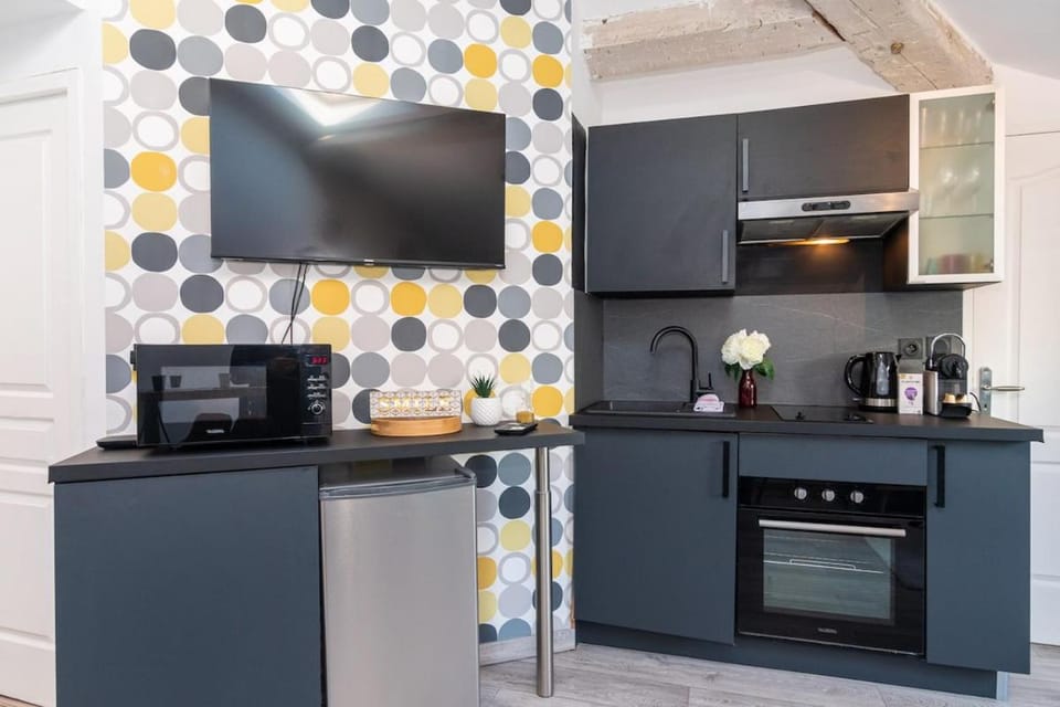 Kitchen or kitchenette, stove, kitchen