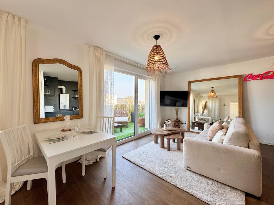 Chez Ambroise, avec balcon et parking Apartment in Brittany