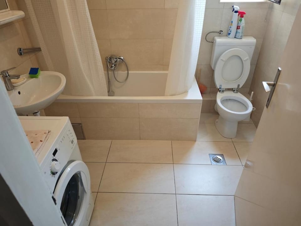 Spacious Apartment Near Center, Beach & Bus Apartment in Zadar
