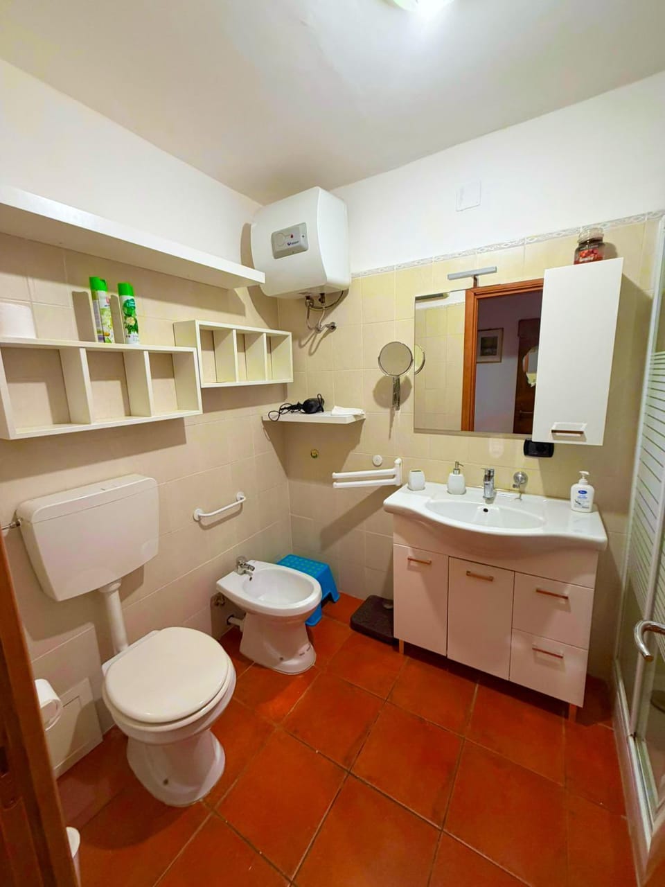 Toilet, Bathroom, bidet, towels