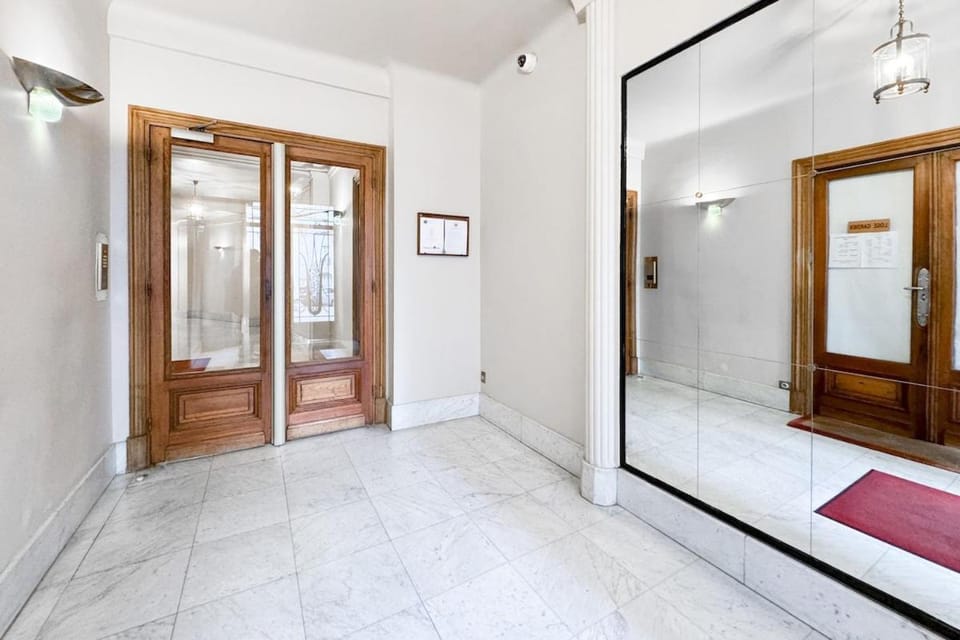 Parisian Home 2 bedrooms Etoile-Trocadéro Apartment in Paris