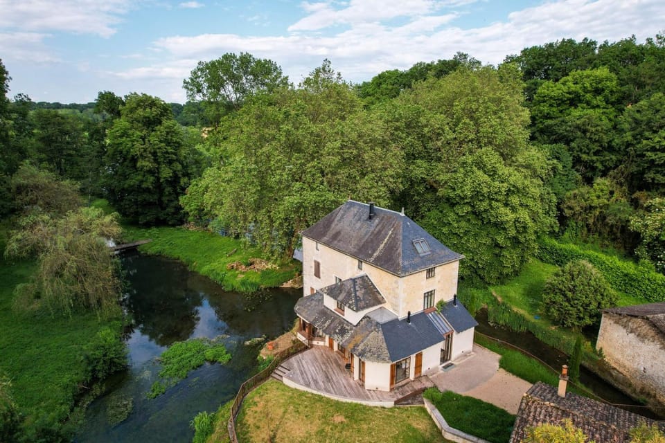 Moulin historique du XIIᵉ siècle – Élégance & caractère Bed and Breakfast in Nouvelle-Aquitaine