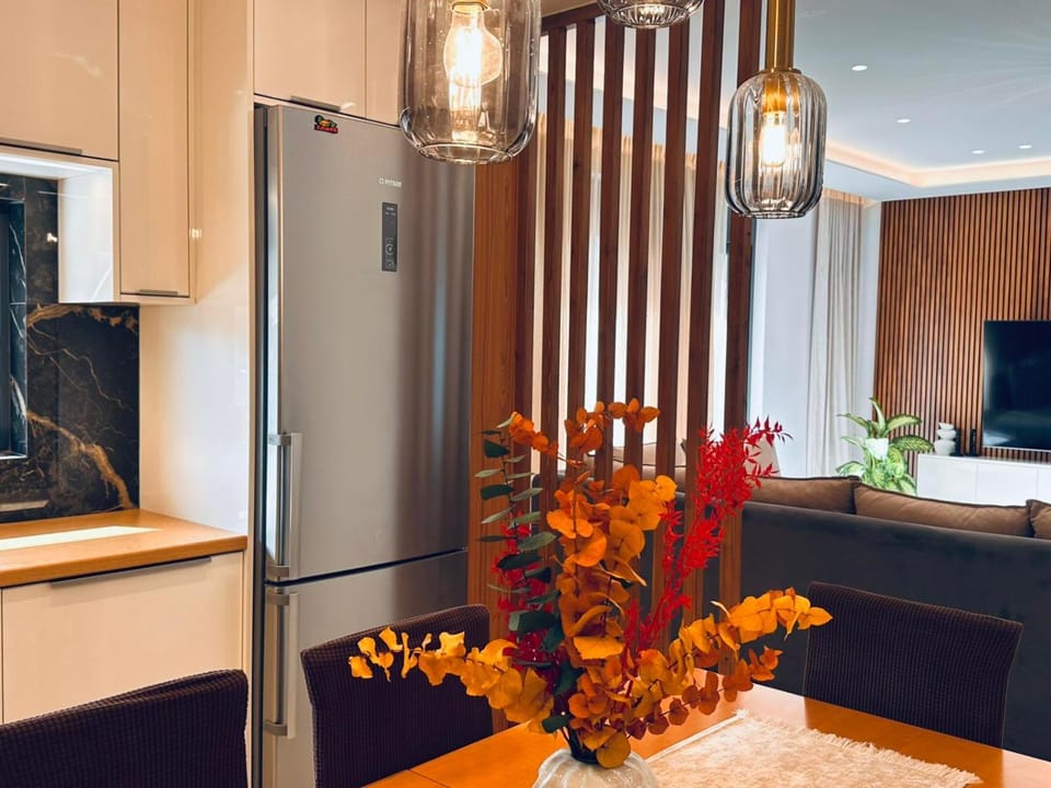 Dining area, kitchen