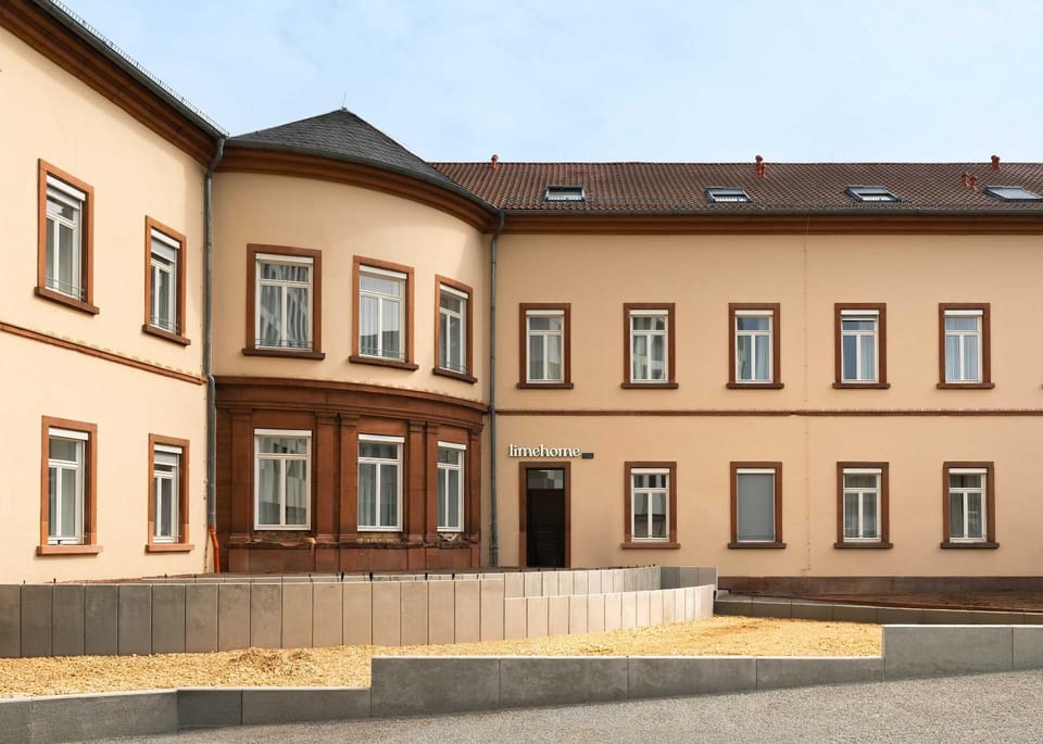 Property building, Day, Location