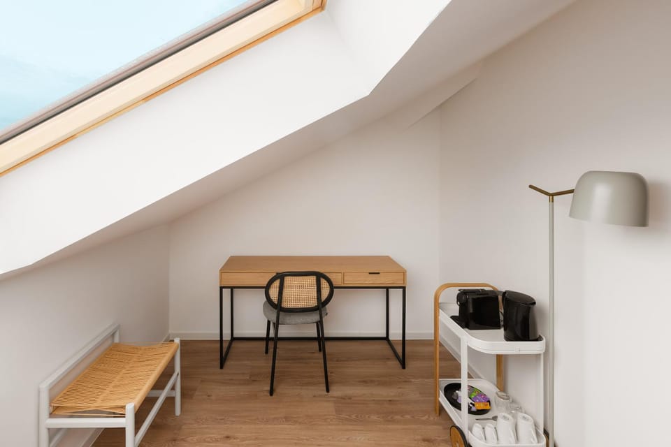 Coffee/tea facilities, Seating area, Bedroom