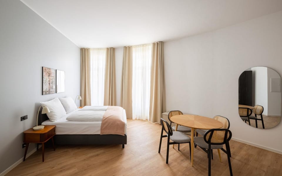 Bed, Seating area, Bedroom