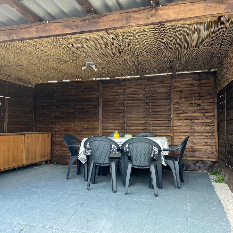 Mobil home avec avancée Apartment in Occitanie