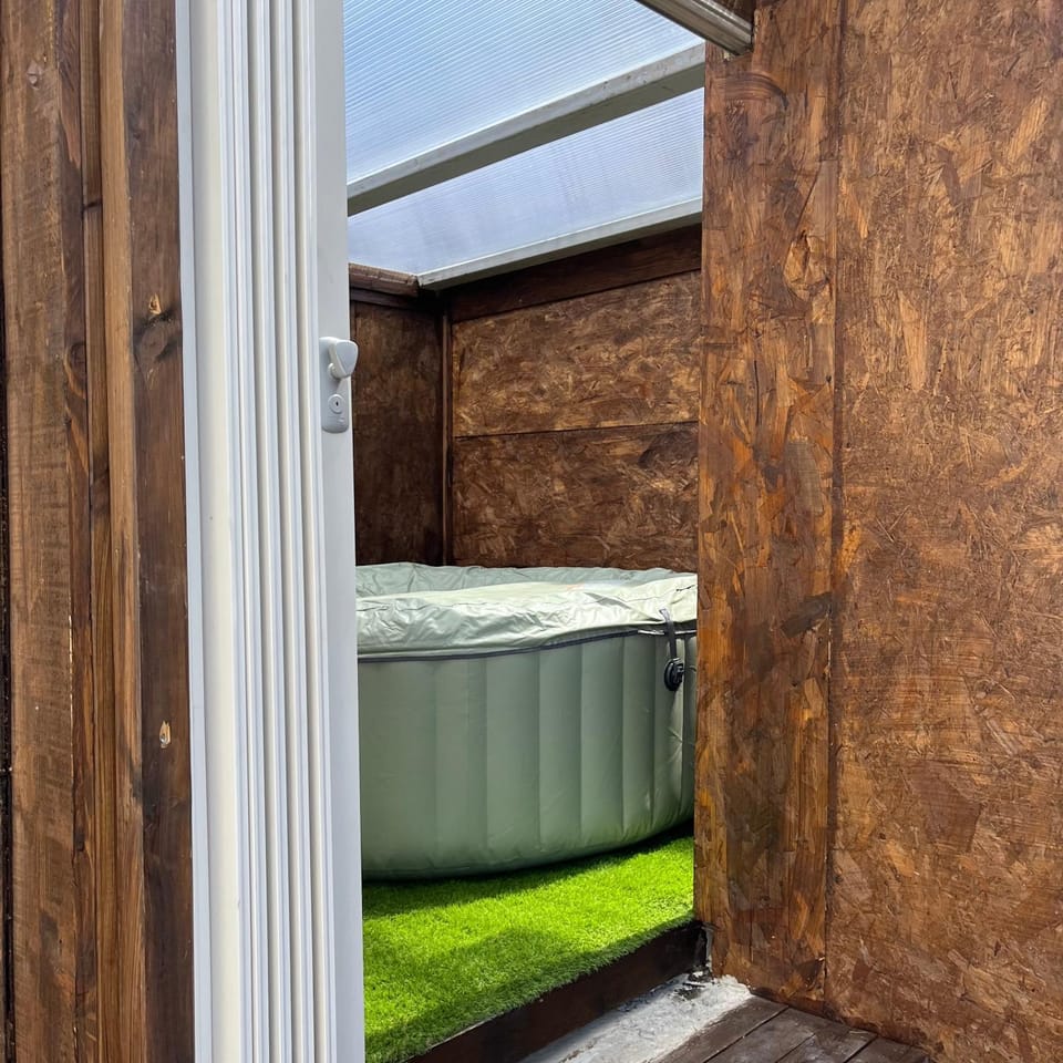 Mobil home avec avancée Apartment in Occitanie