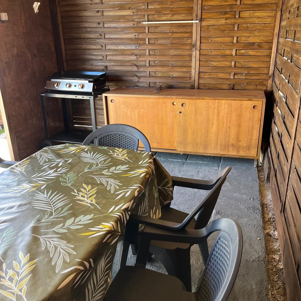 Mobil home avec avancée Apartment in Occitanie