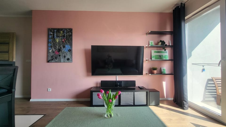 Apartament Rzeczańska Poznań, 50m2, dwie sypialnie z salonem i aneksem kuchennym, balkon, parking podziemny, czwarte piętro, winda, nowy blok Apartment in Poznan