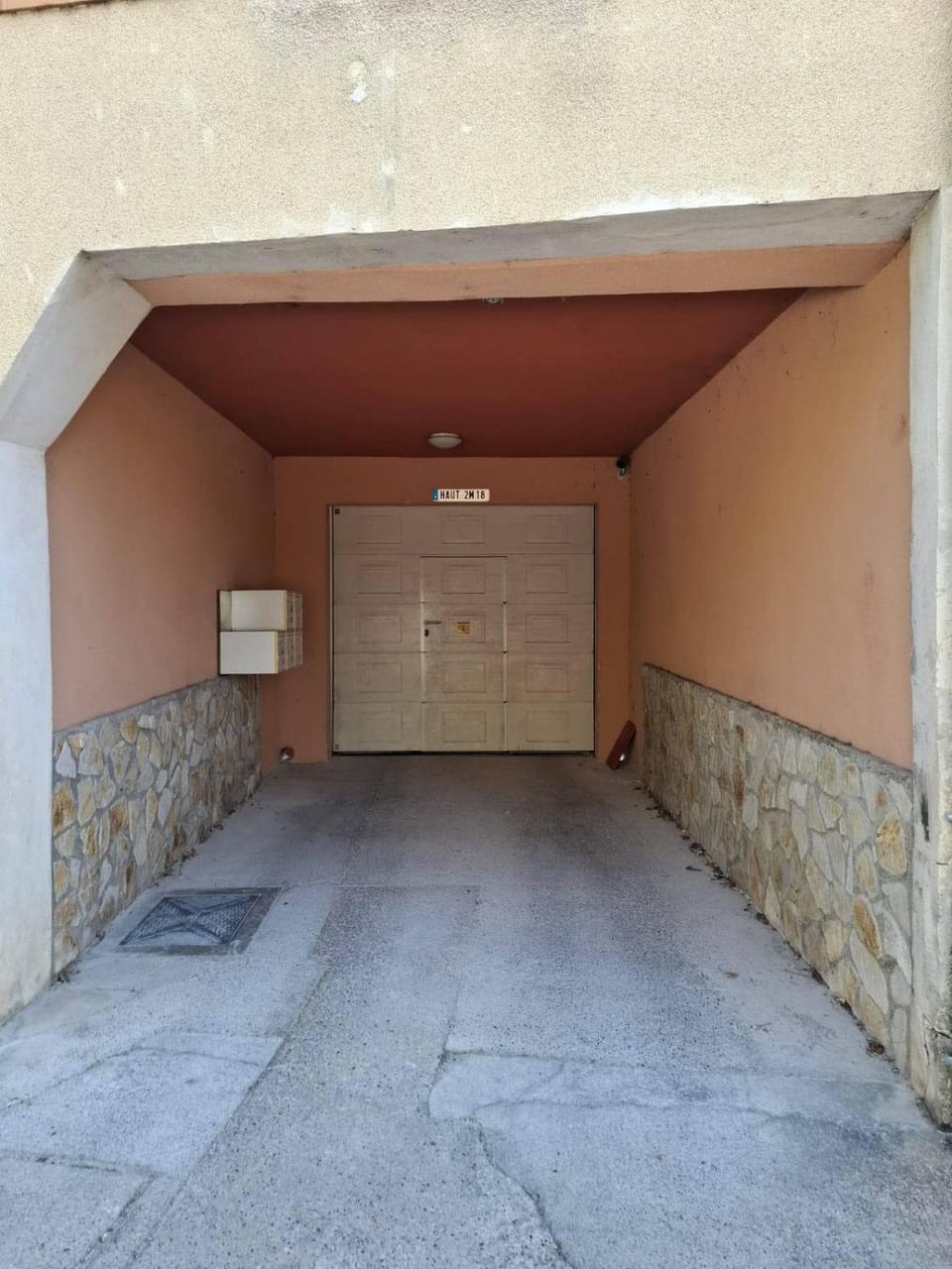 Facade/entrance