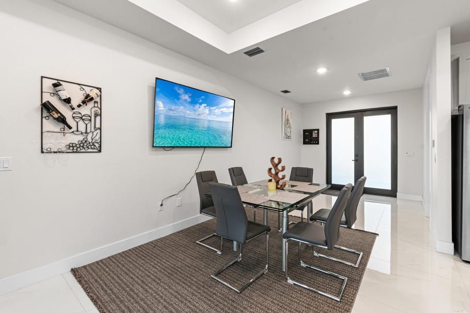 Dining area, kitchen