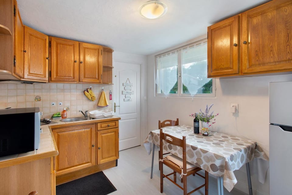 Property building, Kitchen or kitchenette, Living room