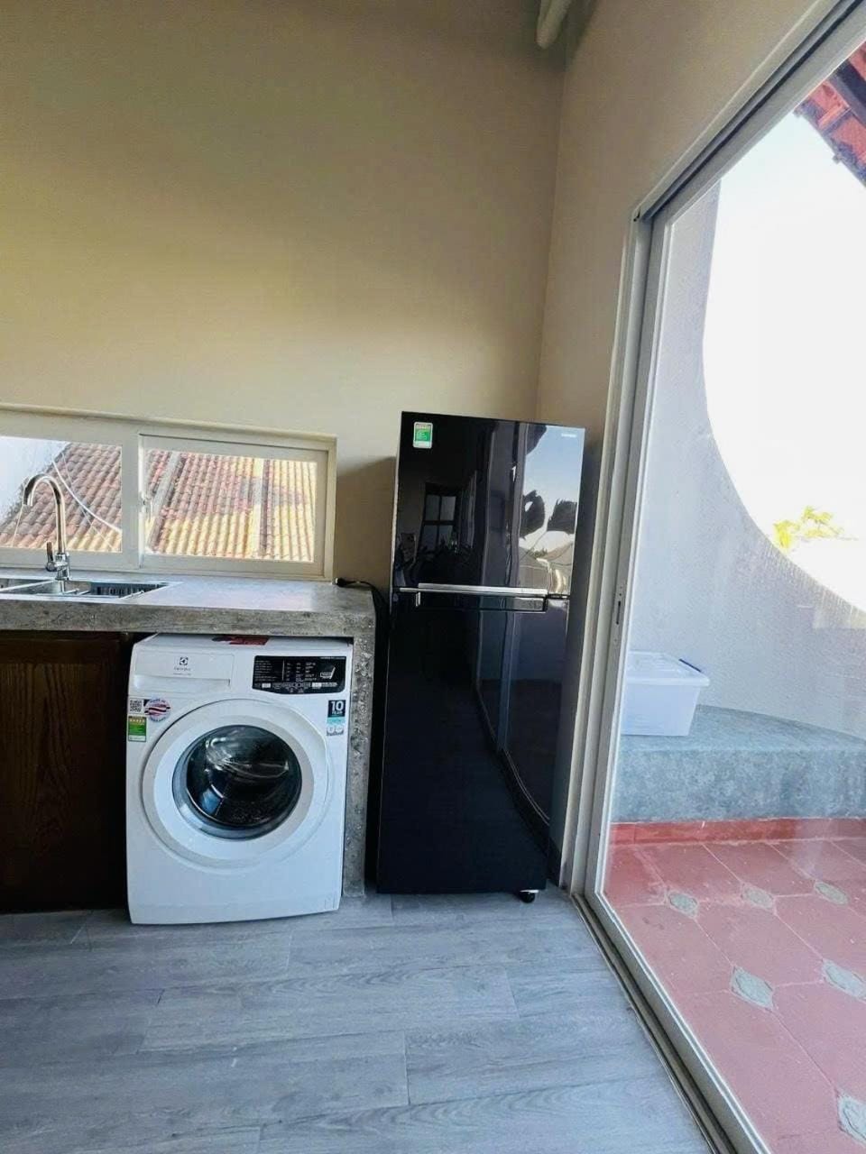 Kitchen or kitchenette, washing machine