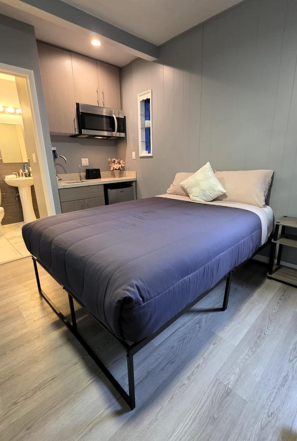 Bed, Kitchen or kitchenette, Photo of the whole room, Bedroom