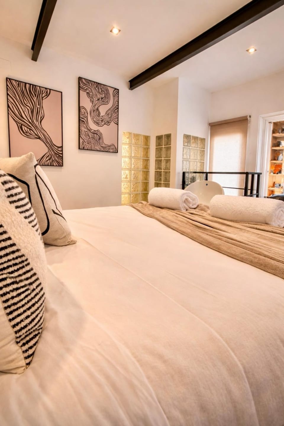Bed, Photo of the whole room