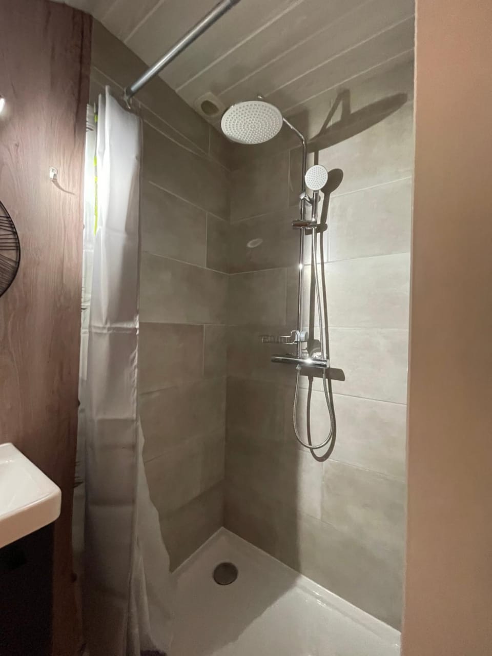Shower, Bathroom, towels