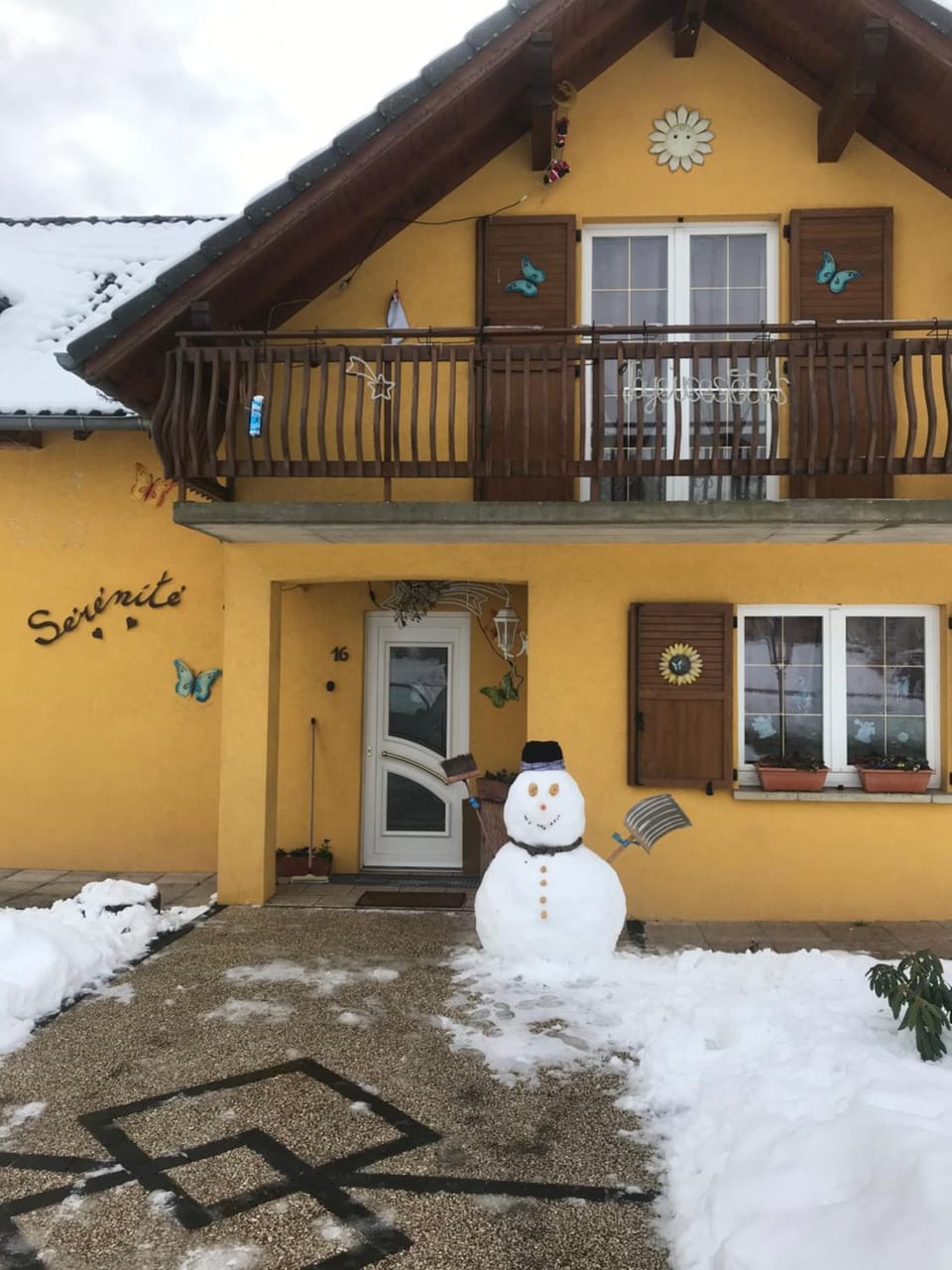 Property building, Facade/entrance, Day, Winter