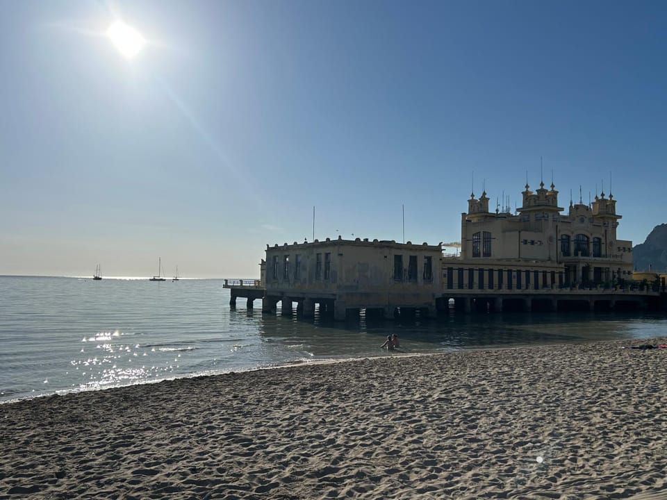 Ninni Mondello House-Terrace & Free Parking House in Palermo